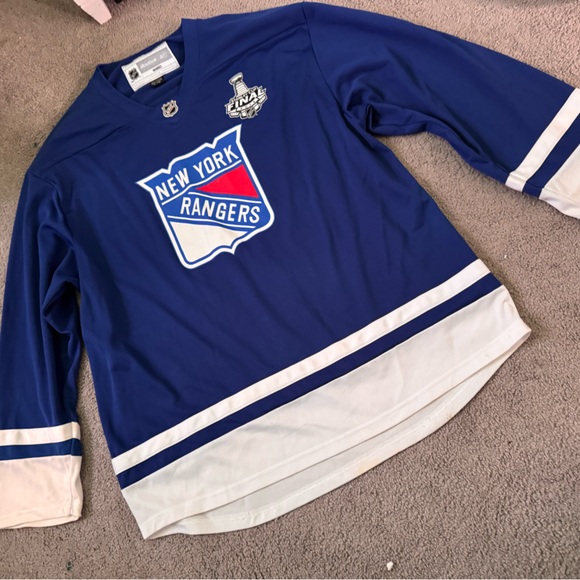 Men’s Reebok New York Rangers Jersey with 2014 Stanley Cup Patch Size L 💙❣️ - Picture 4 of 11